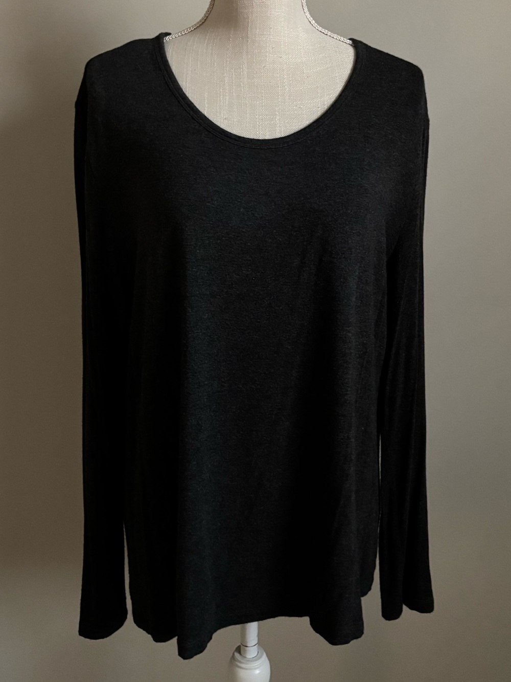Women's Gray Long-Sleeve Scoop Neck Top